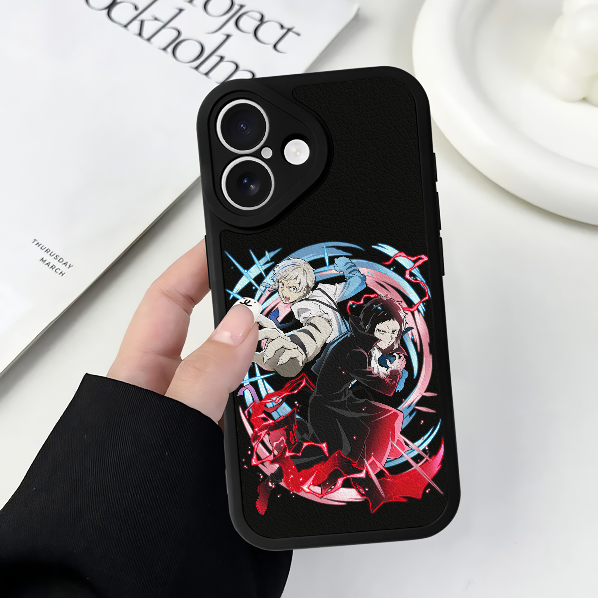 （画像用） 文豪ストレイドッグス Bungo Stray Dogs 【iPhone 16シリーズ対応】シリコンスマホケース（レザー調） 材質：シリコン